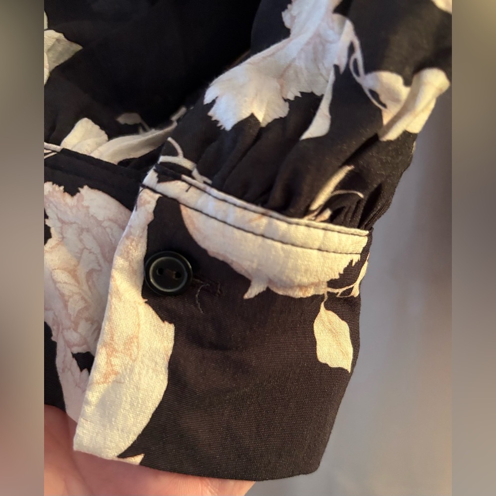 H&M Women’s Black/Cream Floral Oversized Blouse, Stand Color, V-Neck; Size L - Picture 3 of 10